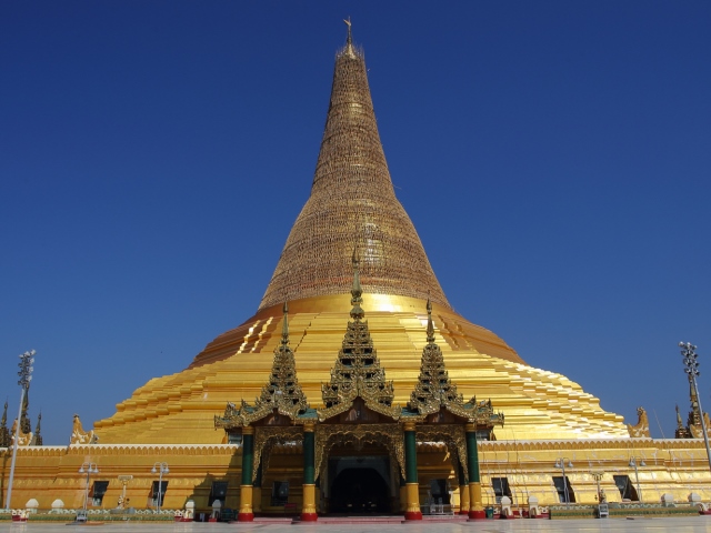 The stunning Uppatasanti Pagoda in Nay Pyi Taw