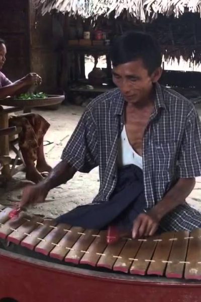Myanmar traditional Xylophone (Pattla)